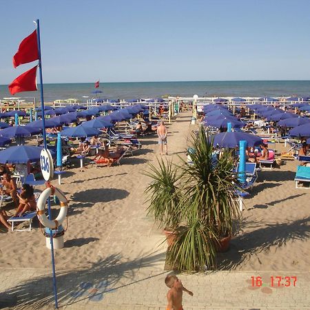 Residence Altomare Riccione Esterno foto