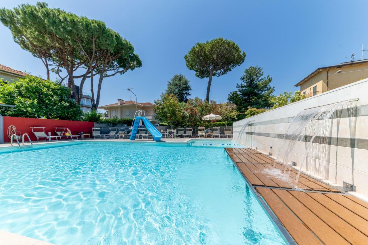 Residence Altomare Riccione Esterno foto