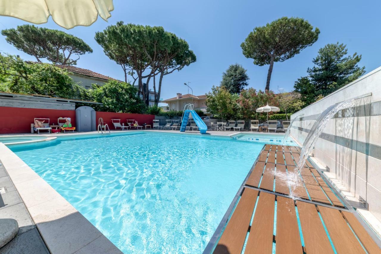 Residence Altomare Riccione Esterno foto